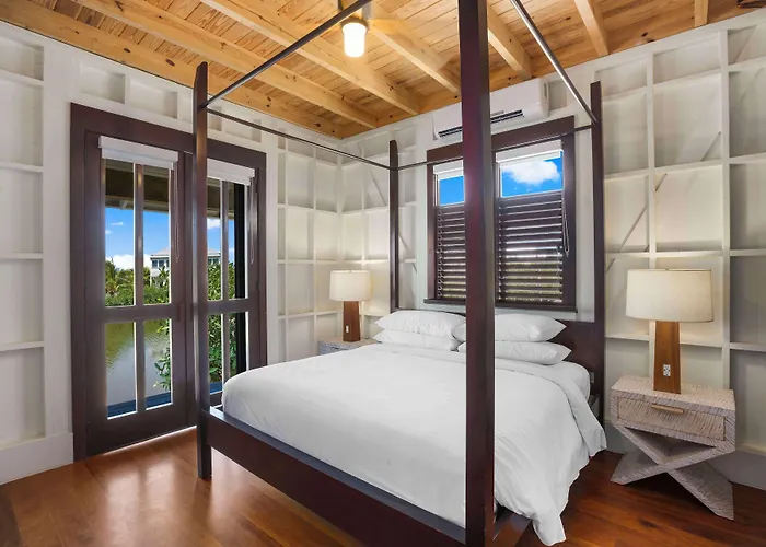 Resort Mahogany Bay And Club, Curio Collection