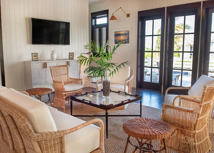 Mahogany Bay And Club, Curio Collection
