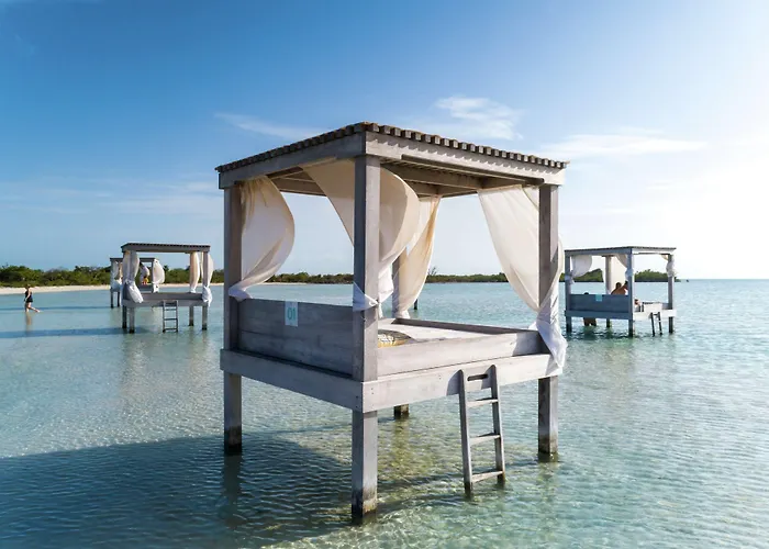 Mahogany Bay And Club, Curio Collection 4*